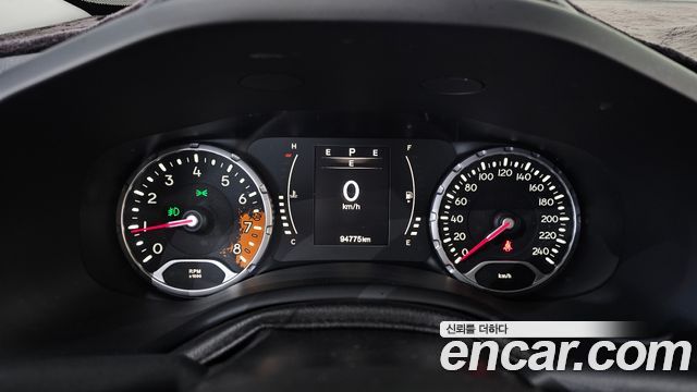 Jeep Renegade 2.4 Longitude 2016 — фото 8
