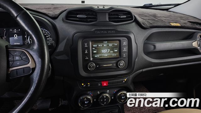 Jeep Renegade 2.4 Longitude 2016 — фото 14