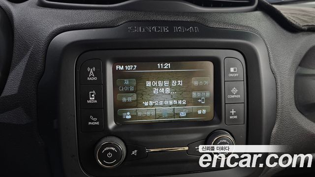 Jeep Renegade 2.4 Longitude 2016 — фото 15