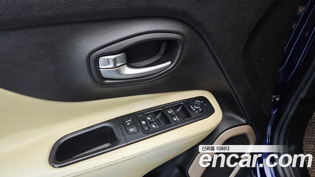 Jeep Renegade 2.4 Longitude 2016 — фото 16