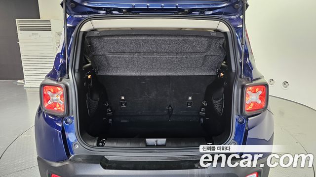 Jeep Renegade 2.4 Longitude 2016 — фото 20