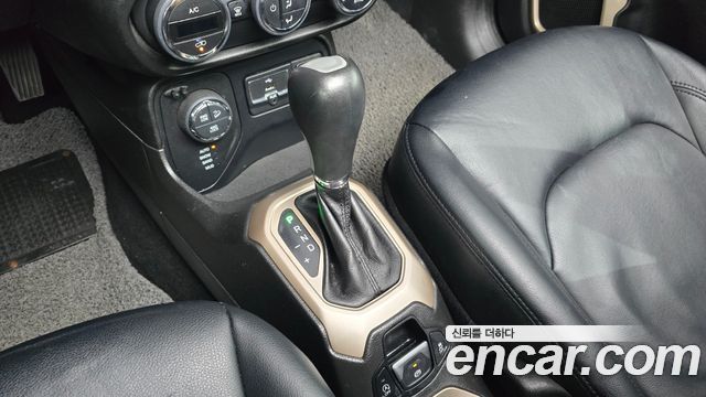 Jeep Renegade 2.0 Diesel Longitude AWD 2016 — фото 9