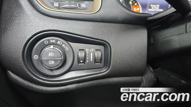 Jeep Renegade 2.0 Diesel Longitude AWD 2016 — фото 17