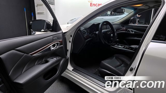 Infiniti Q70 3.7 AWD 2019 — фото 10