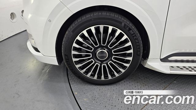 Kia Carnival (IV) Diesel 9-Seater Hi-Limousine Signature 2023 — фото 5