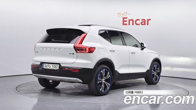 Volvo XC40 B4 Inscription 2021 — фото 2