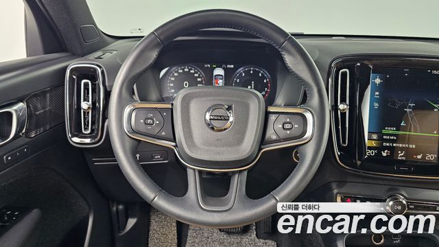 Volvo XC40 B4 Inscription 2021 — фото 15