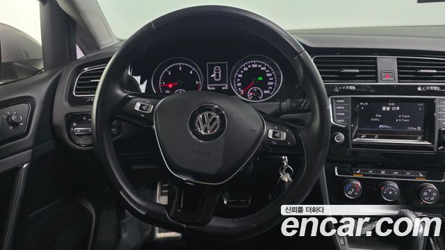 Volkswagen Golf (VII) 1.6 TDI 2015 — фото 13