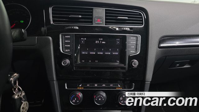 Volkswagen Golf (VII) 1.6 TDI 2015 — фото 14