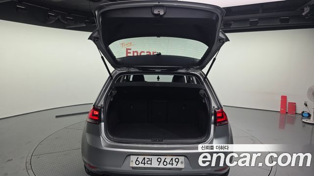 Volkswagen Golf (VII) 1.6 TDI 2015 — фото 20