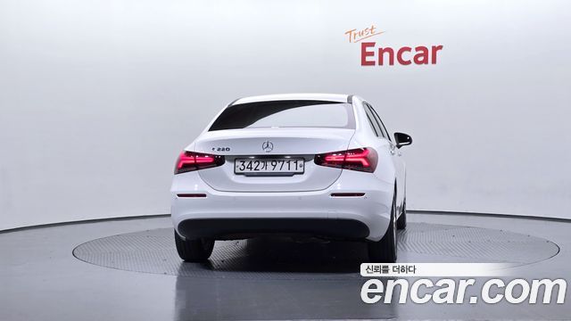 Mercedes-Benz A-Class (W177) A220 Sedan 2020 — фото 4