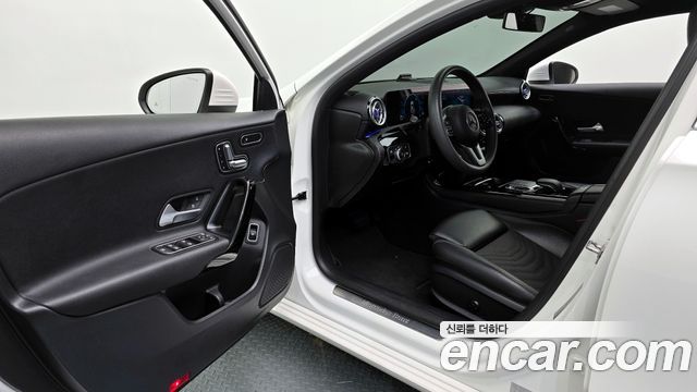 Mercedes-Benz A-Class (W177) A220 Sedan 2020 — фото 11