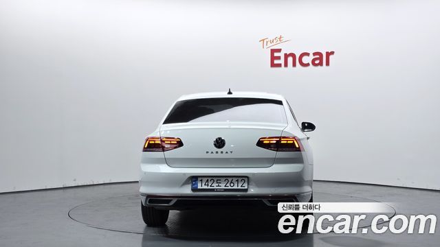Volkswagen Passat GT (B8) 2.0 TDI Premium 2022 — фото 4