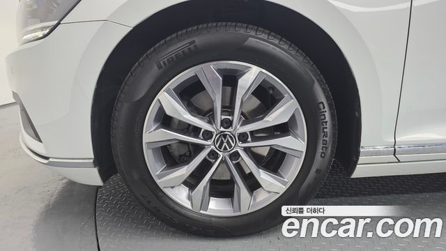 Volkswagen Passat GT (B8) 2.0 TDI Premium 2022 — фото 5