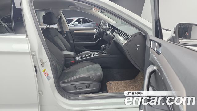 Volkswagen Passat GT (B8) 2.0 TDI Premium 2022 — фото 10