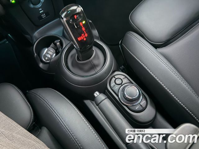MINI Cooper S 5Door Classic Third Generation 2022 — фото 9