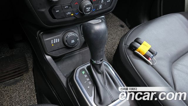 Jeep Renegade 2.4 Limited AWD 2019 — фото 9