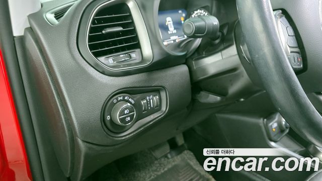 Jeep Renegade 2.4 Limited AWD 2019 — фото 17