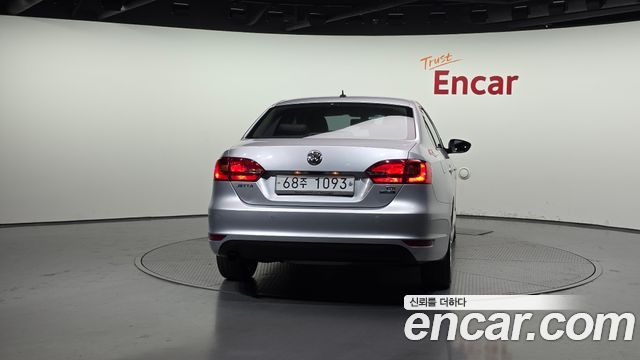 Volkswagen Jetta 1.6 TDI Blue Motion 6th 2013 — фото 4