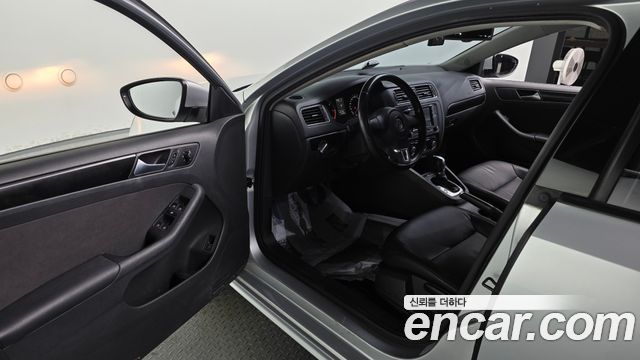 Volkswagen Jetta 1.6 TDI Blue Motion 6th 2013 — фото 11