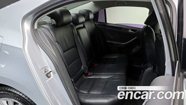 Volkswagen Jetta 1.6 TDI Blue Motion 6th 2013 — фото 12