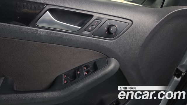 Volkswagen Jetta 1.6 TDI Blue Motion 6th 2013 — фото 17