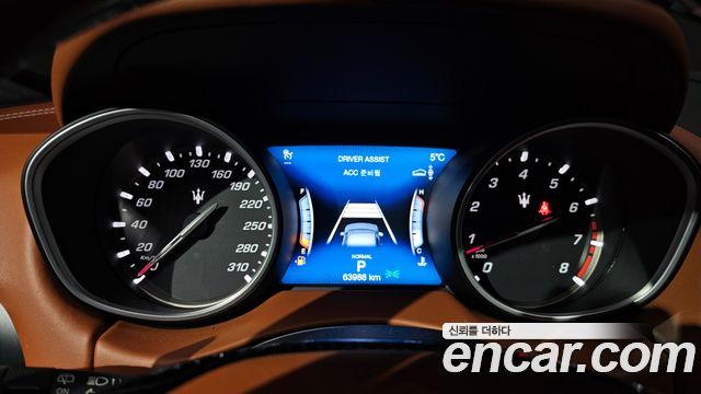 Maserati Levante 3.0 S AWD GranLusso 2019 — фото 8