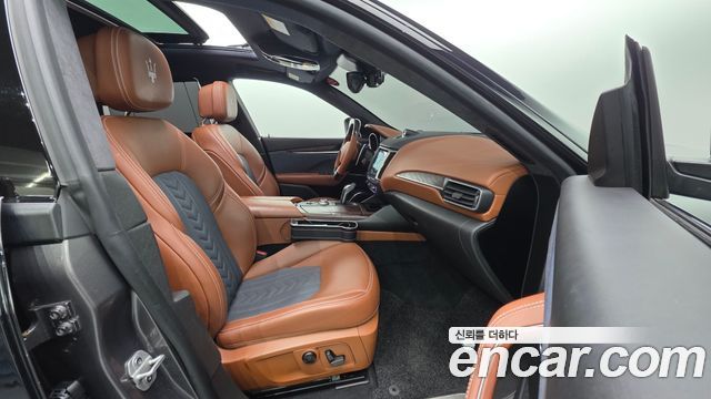 Maserati Levante 3.0 S AWD GranLusso 2019 — фото 10