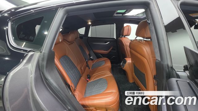 Maserati Levante 3.0 S AWD GranLusso 2019 — фото 19
