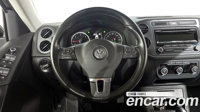 Volkswagen Tiguan 2.0 TDI Comfort 5N 2015 — фото 13