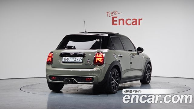 MINI Cooper S 5Door Standard 3rd 2019 — фото 2