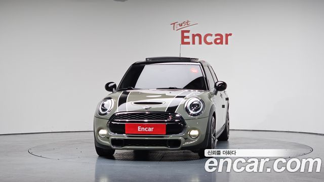 MINI Cooper S 5Door Standard 3rd 2019 — фото 3
