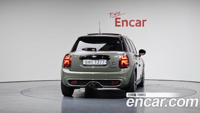MINI Cooper S 5Door Standard 3rd 2019 — фото 4