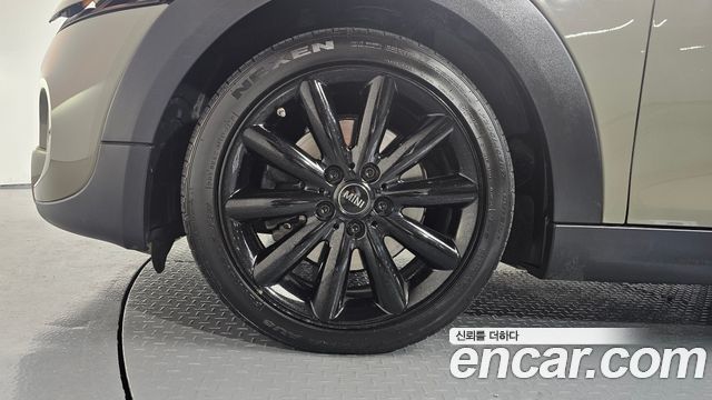 MINI Cooper S 5Door Standard 3rd 2019 — фото 5