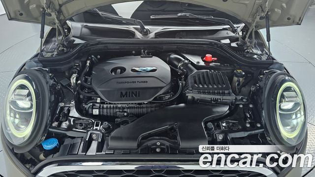 MINI Cooper S 5Door Standard 3rd 2019 — фото 6