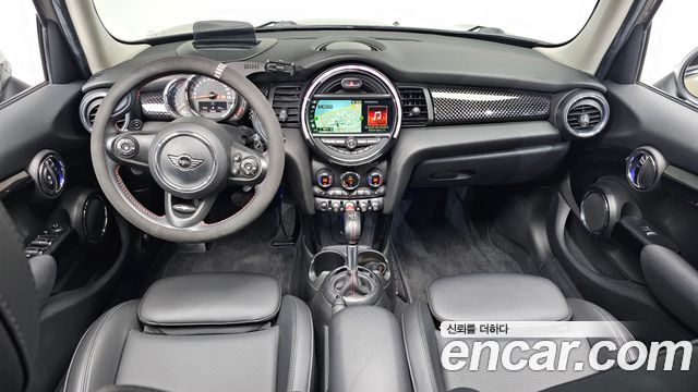 MINI Cooper S 5Door Standard 3rd 2019 — фото 7