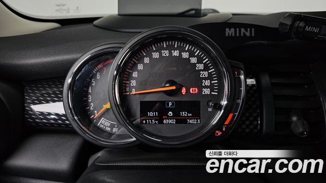 MINI Cooper S 5Door Standard 3rd 2019 — фото 8