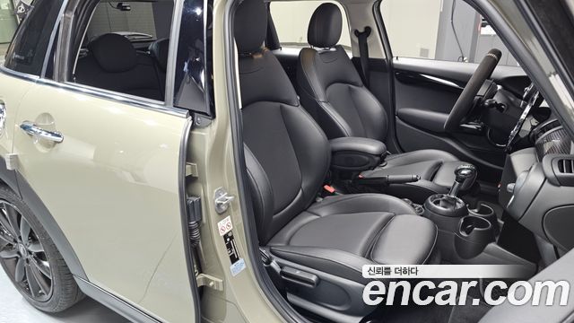 MINI Cooper S 5Door Standard 3rd 2019 — фото 10