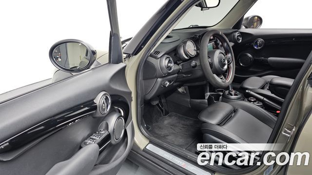MINI Cooper S 5Door Standard 3rd 2019 — фото 11