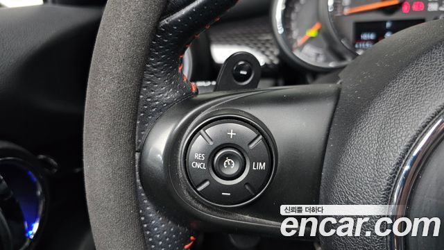 MINI Cooper S 5Door Standard 3rd 2019 — фото 17