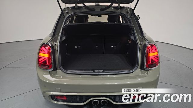 MINI Cooper S 5Door Standard 3rd 2019 — фото 20