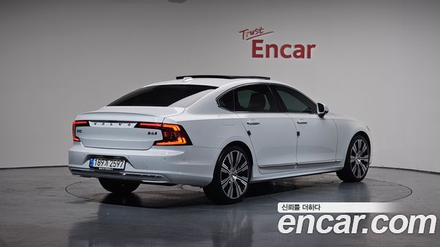 Volvo S90 B6 AWD Ultimate Bright 2023 — фото 2