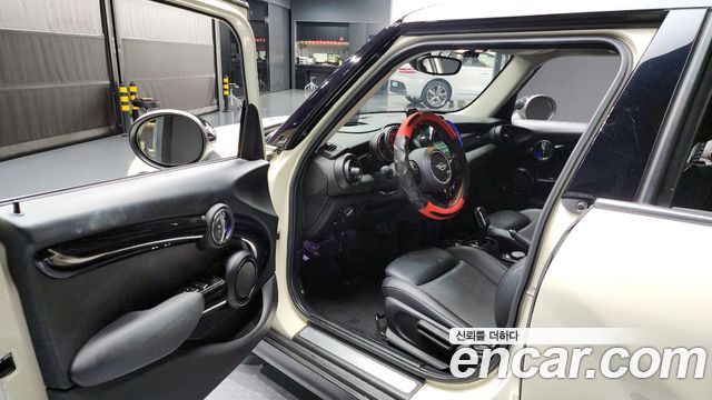 MINI Cooper D 5Door HIGH 3rd 2018 — фото 10