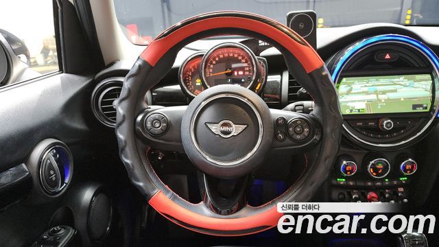MINI Cooper D 5Door HIGH 3rd 2018 — фото 13