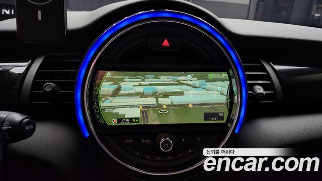 MINI Cooper D 5Door HIGH 3rd 2018 — фото 14