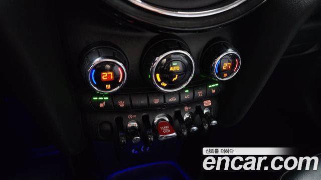 MINI Cooper D 5Door HIGH 3rd 2018 — фото 16