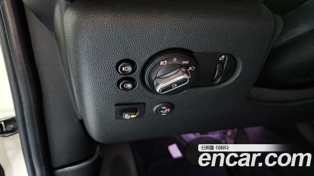 MINI Cooper D 5Door HIGH 3rd 2018 — фото 17