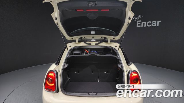 MINI Cooper D 5Door HIGH 3rd 2018 — фото 20