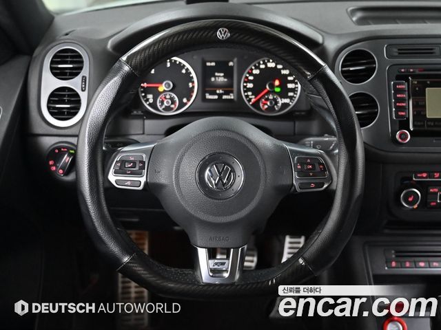 Volkswagen Tiguan 2.0 TDI R-Line 5N 2015 — фото 17