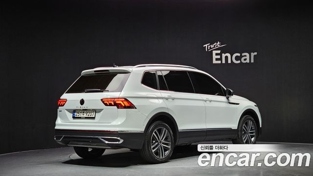 Volkswagen Tiguan Allspace 2.0 TSI Prestige 2023 — фото 2